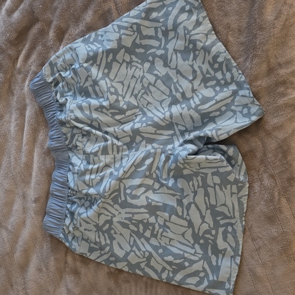 Vuori shorts - Picture 2 of 5